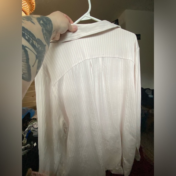 Button up top - Picture 3 of 3